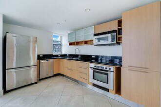 7929 West Dr in North Bay Village, FL - Building Photo - Building Photo