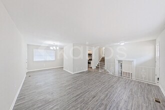 6537 St Louis St in Fayetteville, NC - Foto de edificio - Building Photo