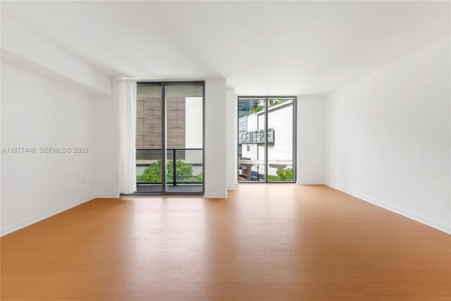 31 SE 6th St, Unit 705 in Miami, FL - Foto de edificio - Building Photo