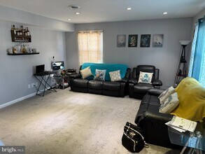 127 Dory Ct in Beverly, NJ - Building Photo - Building Photo