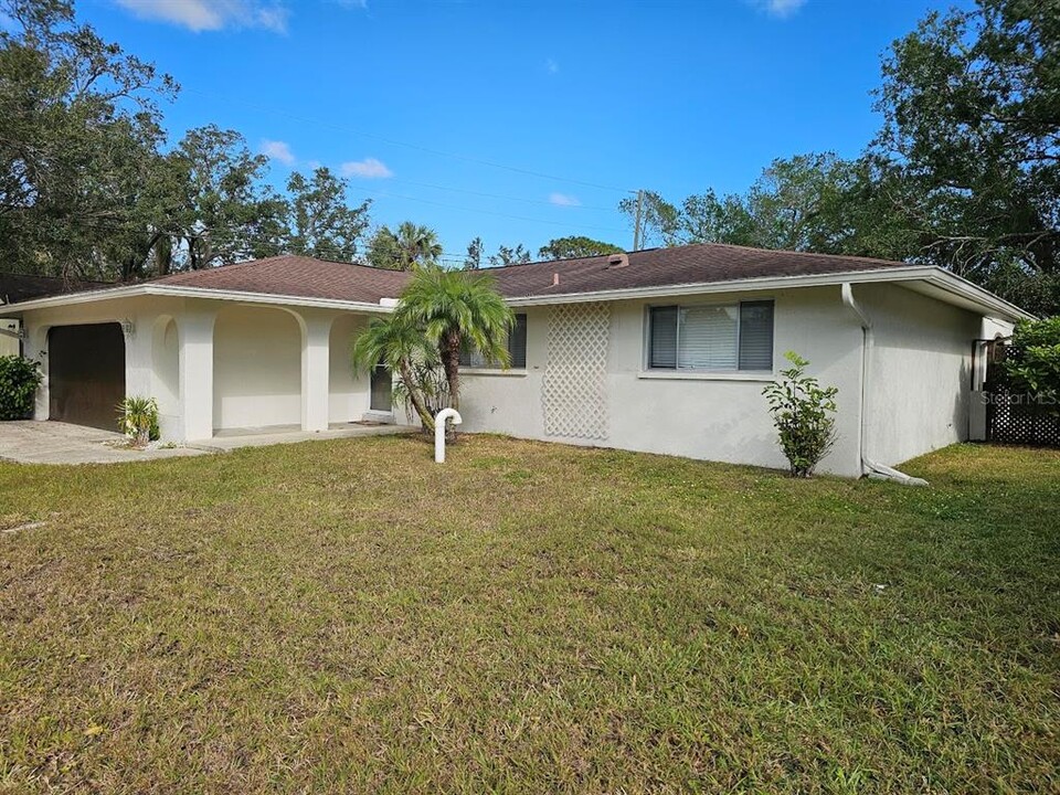 5030 Capri Ave in Sarasota, FL - Building Photo