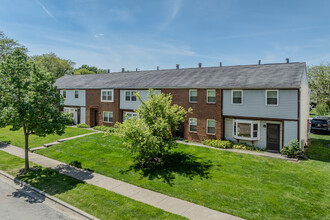 Cross Country Townhomes in Westerville, OH - Building Photo - Building Photo