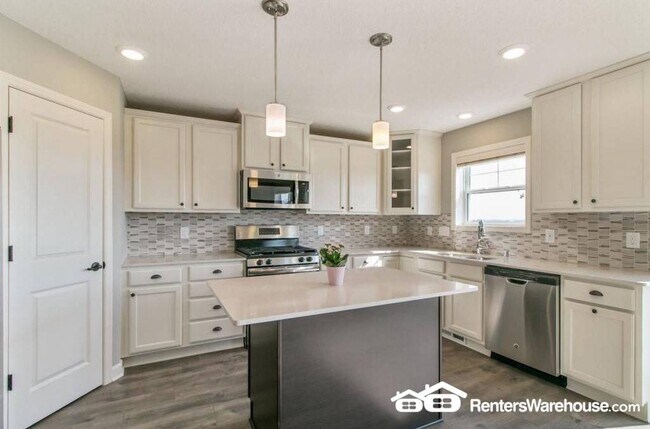 9939 5th St Ln N in Lake Elmo, MN - Foto de edificio - Building Photo