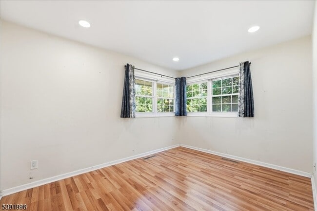 2 Wheeler Rd in Kendall Park, NJ - Building Photo - Building Photo