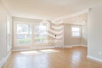 320 St Eugene Ln in Florissant, MO - Foto de edificio - Building Photo
