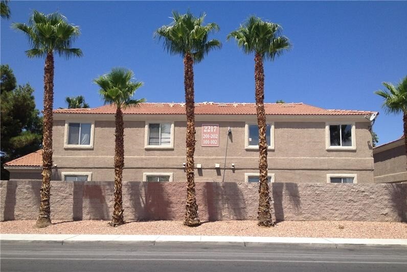 2217 James Bilbray Dr in Las Vegas, NV - Building Photo