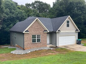 570 Brewer Dr in Locust Grove, GA - Building Photo
