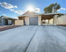 6779 Pine Valley Dr in Las Vegas, NV - Building Photo - Building Photo