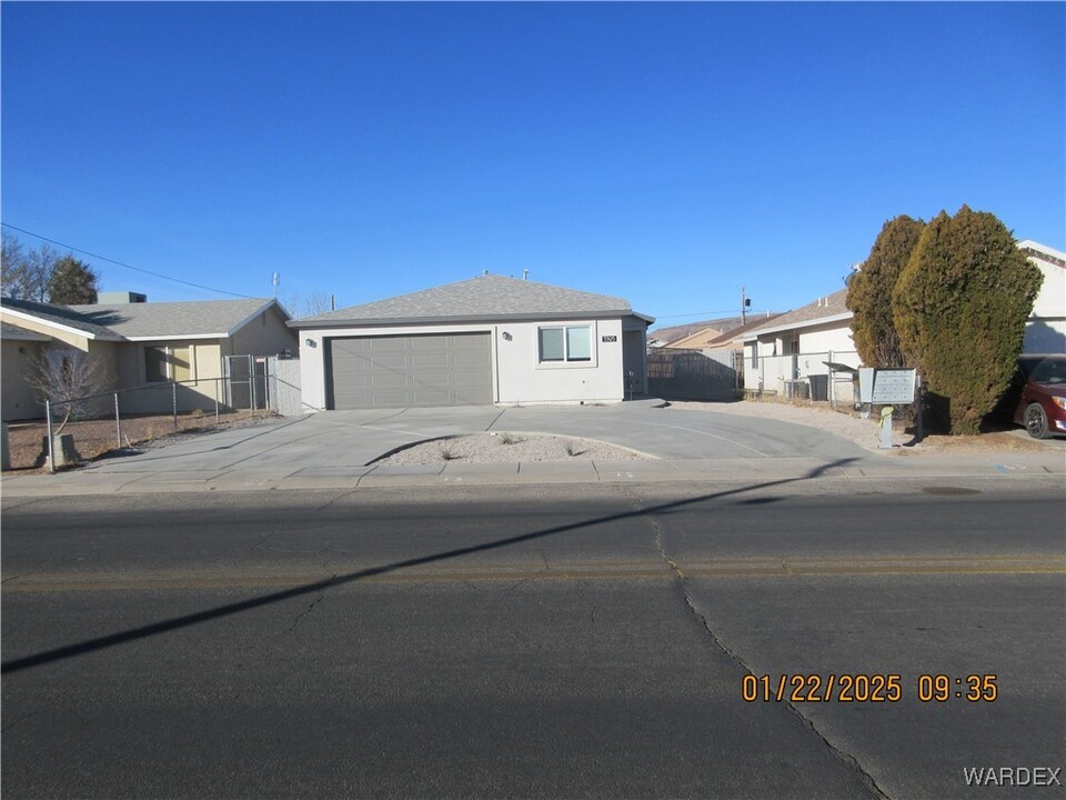 3595 N Willow Rd in Kingman, AZ - Building Photo