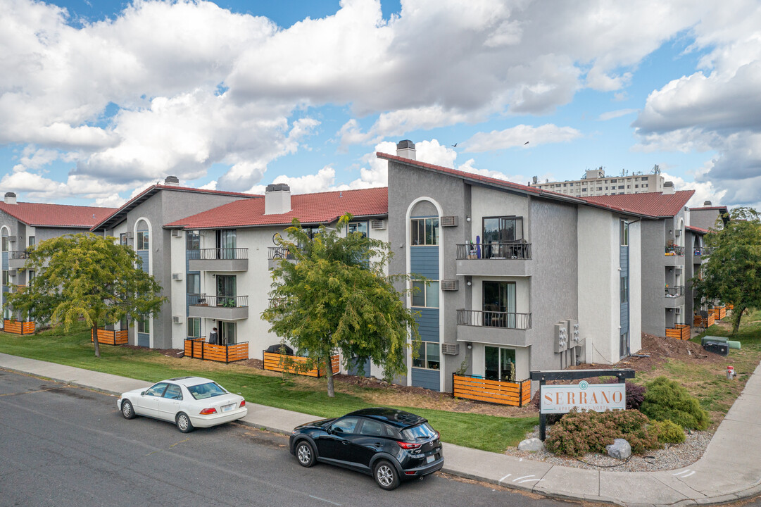 Serrano Apartments in Spokane, WA - Foto de edificio