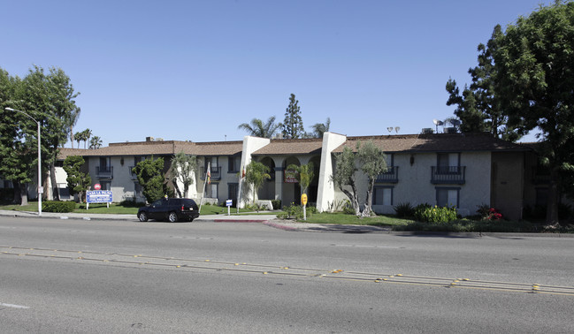 Casa La Palma Apartments in Anaheim, CA - Foto de edificio - Building Photo