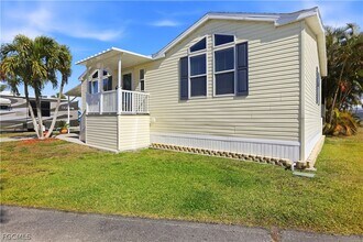 158 Nanaimo Trail in Fort Myers Beach, FL - Building Photo - Building Photo