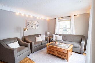 2917 Hampshire Ave S in Minneapolis, MN - Building Photo - Building Photo