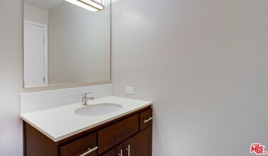 1000 Lake St in Los Angeles, CA - Building Photo - Building Photo