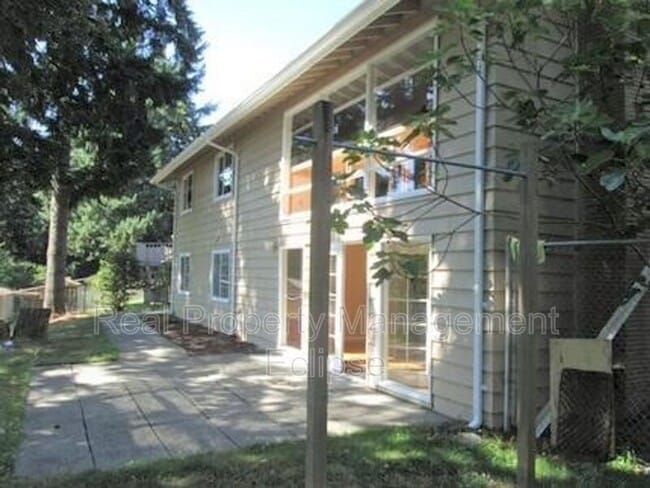 property at 533 157th Ave SE
