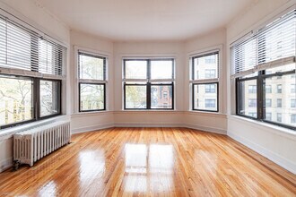 2819 N Pine Grove Ave, Unit 3A in Chicago, IL - Building Photo - Building Photo