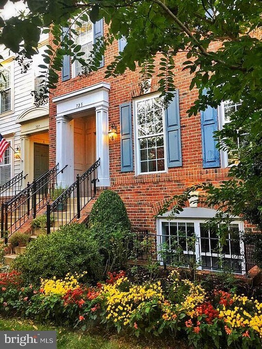725 Massey Ln in Alexandria, VA - Building Photo
