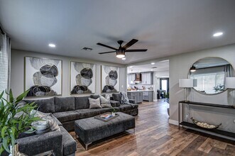 8325 E Granada Rd in Scottsdale, AZ - Building Photo - Building Photo