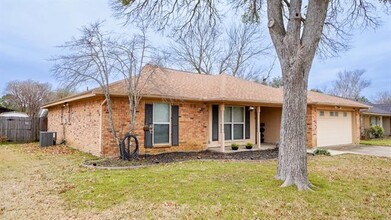 1018 Westminster Ln in Mansfield, TX - Building Photo - Building Photo