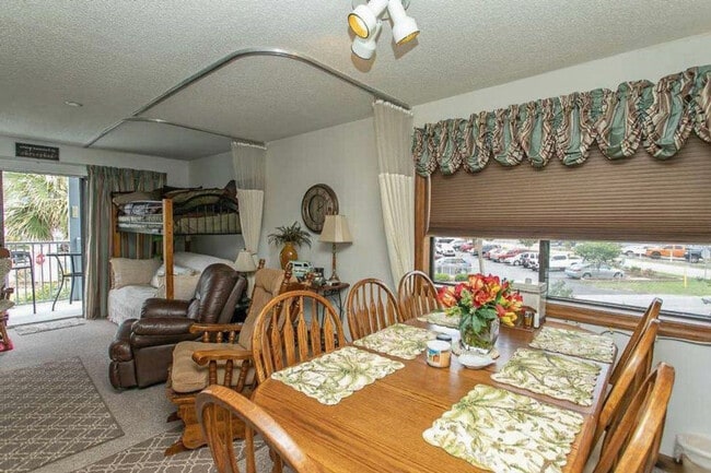 1906 S Ocean Blvd in Myrtle Beach, SC - Foto de edificio - Building Photo