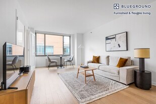 535 W 23 St, Unit FL14-ID2043 in New York, NY - Building Photo