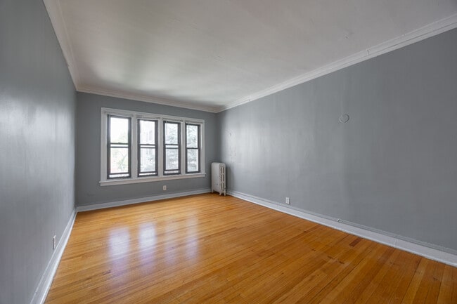 1321 W Estes Ave, Unit 29 in Chicago, IL - Foto de edificio - Building Photo
