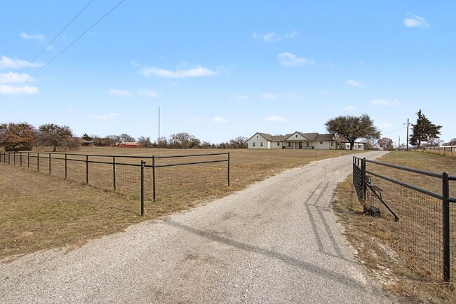 192 Riverside Dr in Decatur, TX - Building Photo - Building Photo