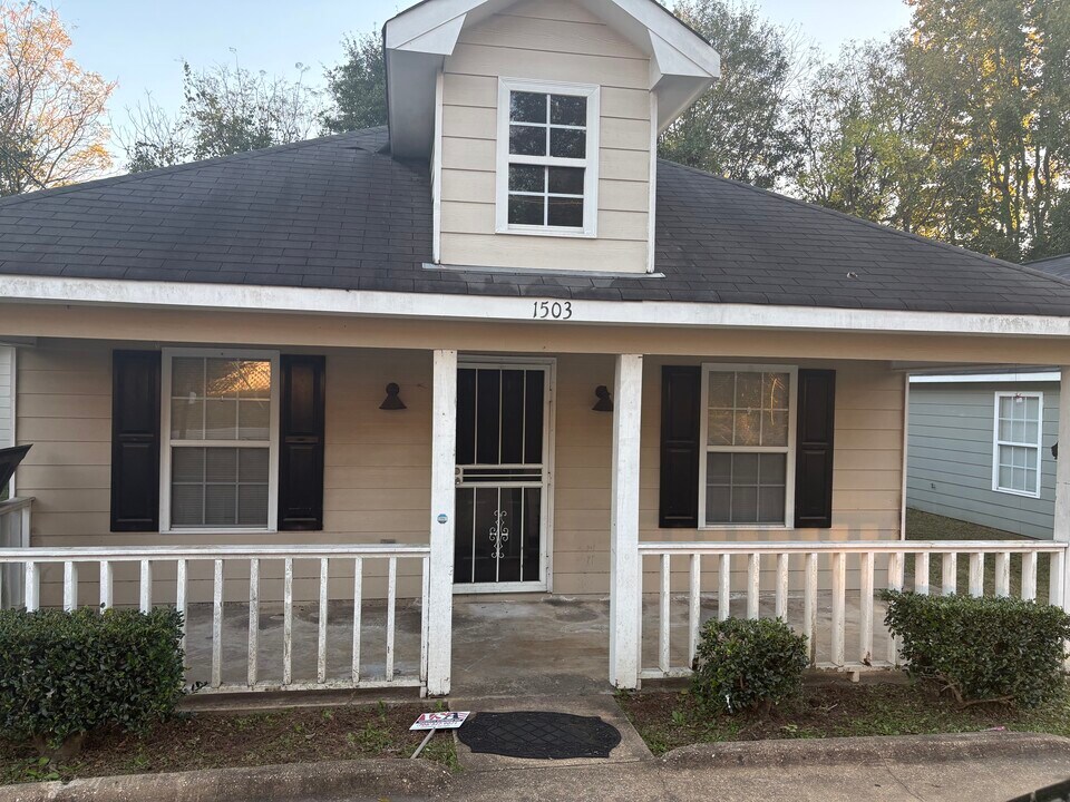 1503 21st St in Phenix City, AL - Foto de edificio