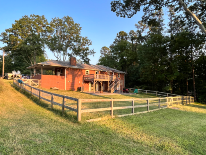 5060 Edgefield Dr in Winston-Salem, NC - Foto de edificio