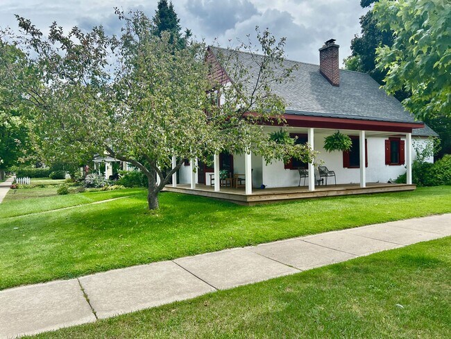402 E State St in Traverse City, MI - Building Photo - Building Photo