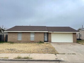 8623 Holiday Dr in Odessa, TX - Building Photo