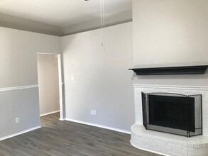 1355 Lincolnshire Way in Fort Worth, TX - Building Photo - Building Photo