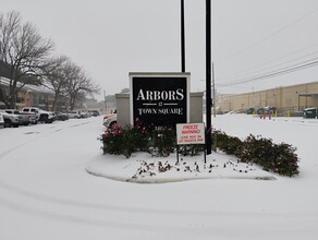 Arbors at Town Square in Pasadena, TX - Building Photo - Building Photo