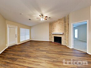 6839 Raintree Forest in San Antonio, TX - Building Photo - Building Photo