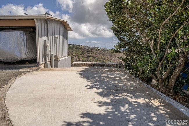 1671 Kanalui St in Honolulu, HI - Building Photo - Building Photo