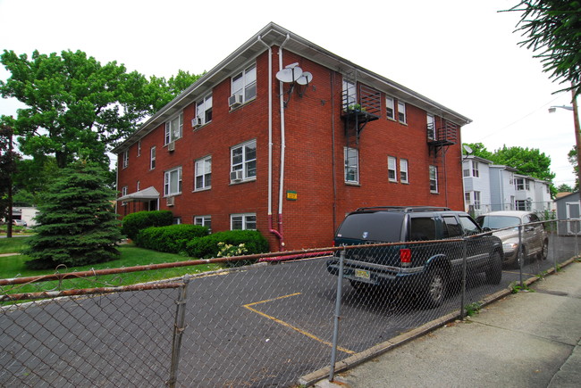 103 Myrtle St in Roselle, NJ - Building Photo - Building Photo