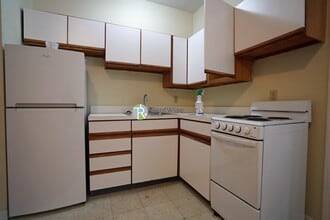 1120 Commonwealth Ave, Unit 8 in Boston, MA - Foto de edificio - Building Photo