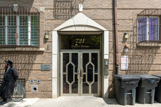 721 Bedford Ave in Brooklyn, NY - Building Photo - Building Photo