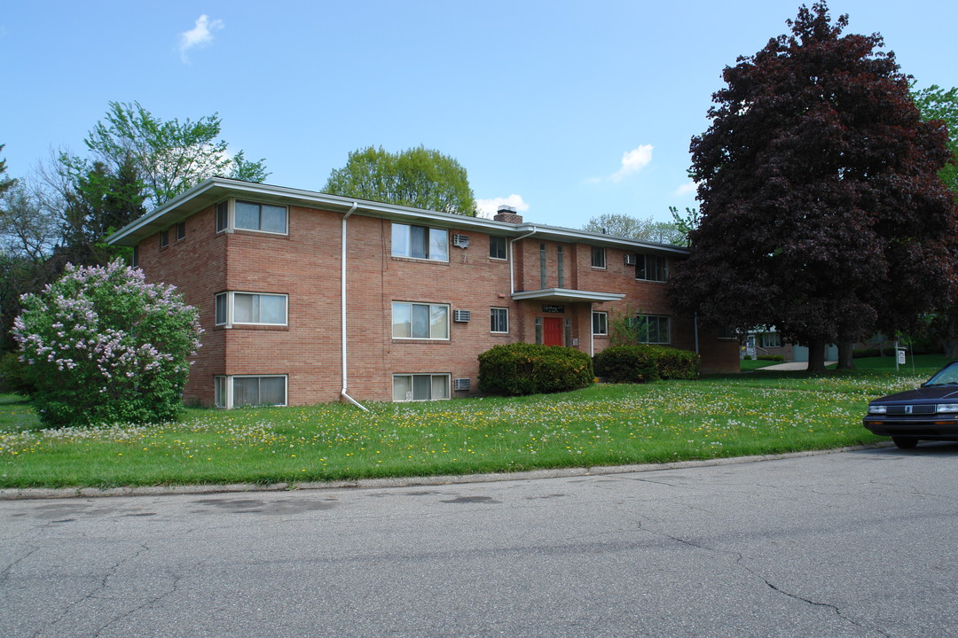 1100 Weber Dr in Lansing, MI - Foto de edificio