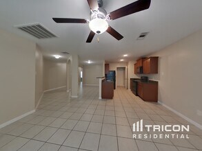 733 Totem Trail Dr in La Marque, TX - Building Photo - Building Photo