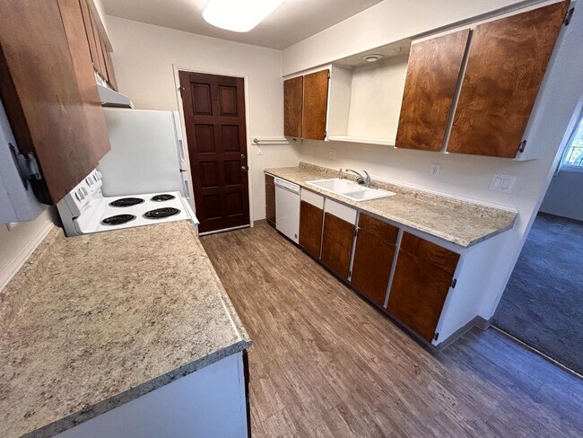 225 N 8th St in Central Point, OR - Building Photo - Building Photo