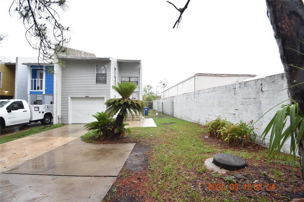 2501 E Stanley Matthew Cir in Tampa, FL - Building Photo