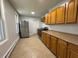 142 Johnson Ave, Unit 1 in Newark, NJ - Building Photo