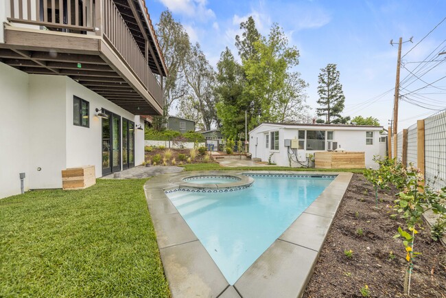 property at 1221 S Chavez St