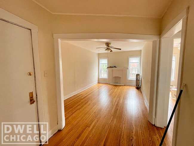 6538 N Lakewood Ave, Unit 6536-5 1 Bed 2 Bath