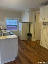 673 Lovely St in Avon, CT - Building Photo - Building Photo