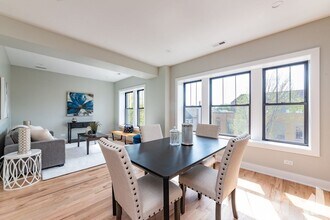 2535 N Campbell Ave in Chicago, IL - Foto de edificio - Building Photo