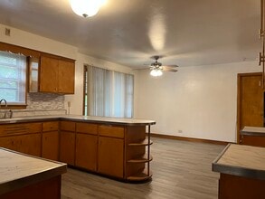 7159 S Sacramento Ave in Chicago, IL - Building Photo - Building Photo