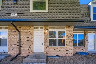 1482 S Pierson St in Lakewood, CO - Building Photo