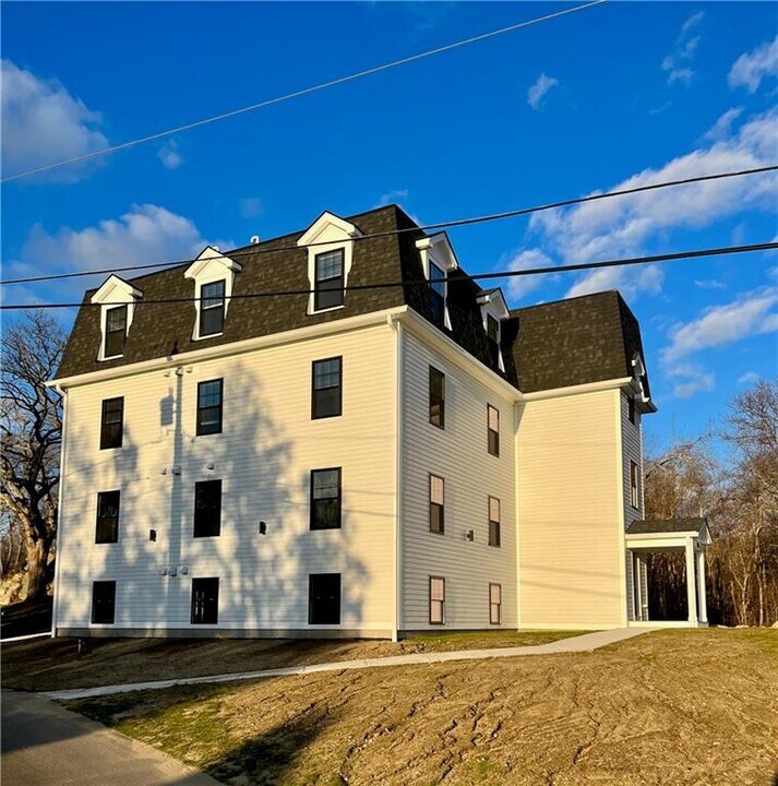 204 Bulgarmarsh Rd in Tiverton, RI - Building Photo
